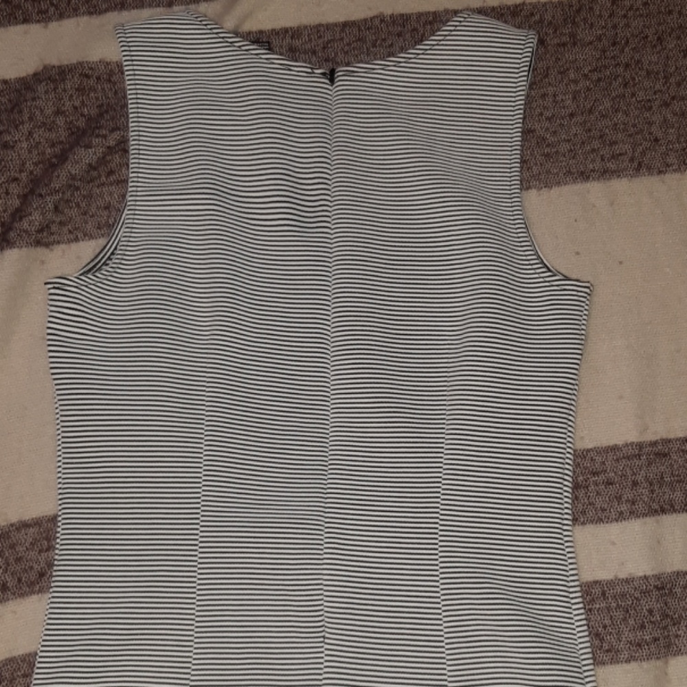 Dress - Picture 3 of 4